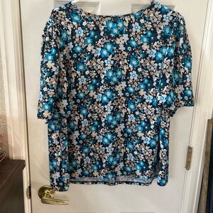 Ann Taylor factory Short-Sleeve Blouse in  floral style Blue and Black size XL.